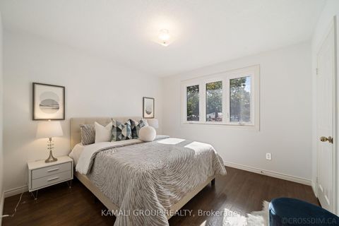 Photo 29 at 287 Dunview Avenue, Willowdale East, Toronto
