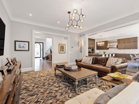 Photo 6 at 125 Sandringham Drive, Windfields, Toronto