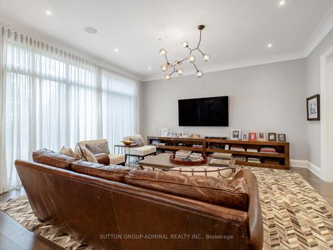 Photo 7 at 125 Sandringham Drive, Windfields, Toronto