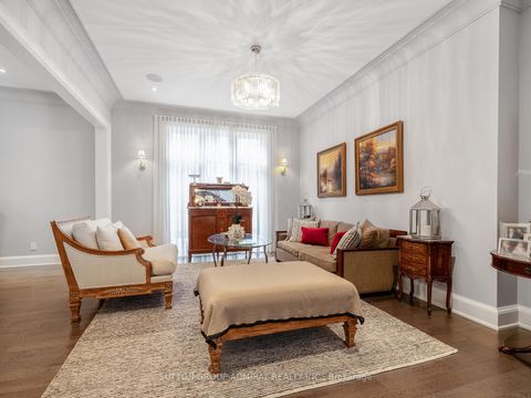 Photo 8 at 125 Sandringham Drive, Windfields, Toronto