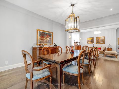 Photo 11 at 125 Sandringham Drive, Windfields, Toronto