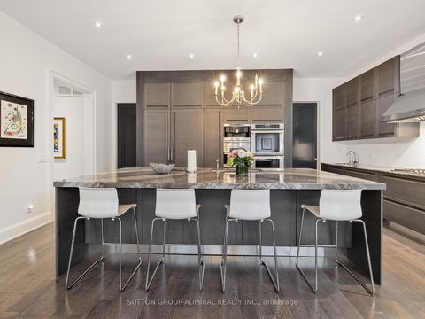 Photo 17 at 125 Sandringham Drive, Windfields, Toronto