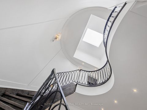 Photo 31 at 125 Sandringham Drive, Windfields, Toronto