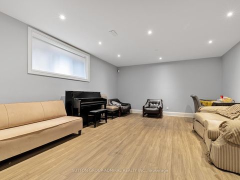 Photo 42 at 125 Sandringham Drive, Windfields, Toronto