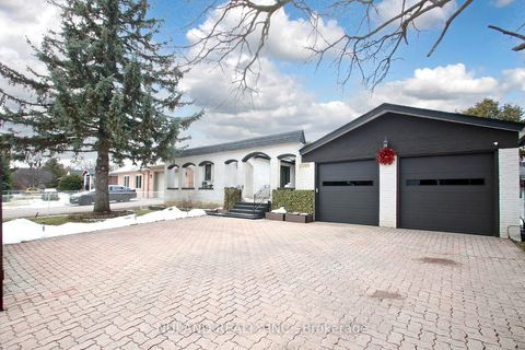 Photo 2 at 2098 Pharmacy Avenue, L'Amoreaux, Toronto