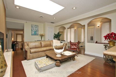 Photo 3 at 2098 Pharmacy Avenue, L'Amoreaux, Toronto