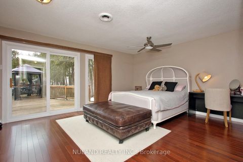 Photo 10 at 2098 Pharmacy Avenue, L'Amoreaux, Toronto