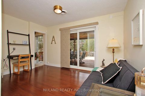 Photo 13 at 2098 Pharmacy Avenue, L'Amoreaux, Toronto