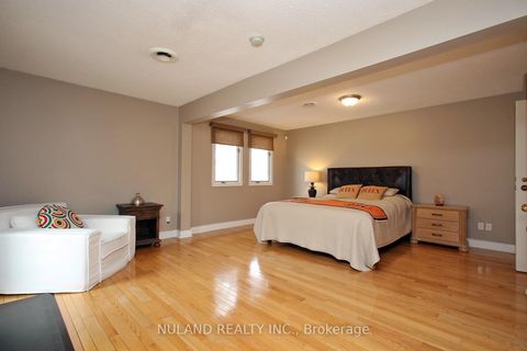 Photo 17 at 2098 Pharmacy Avenue, L'Amoreaux, Toronto