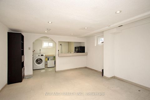 Photo 22 at 2098 Pharmacy Avenue, L'Amoreaux, Toronto