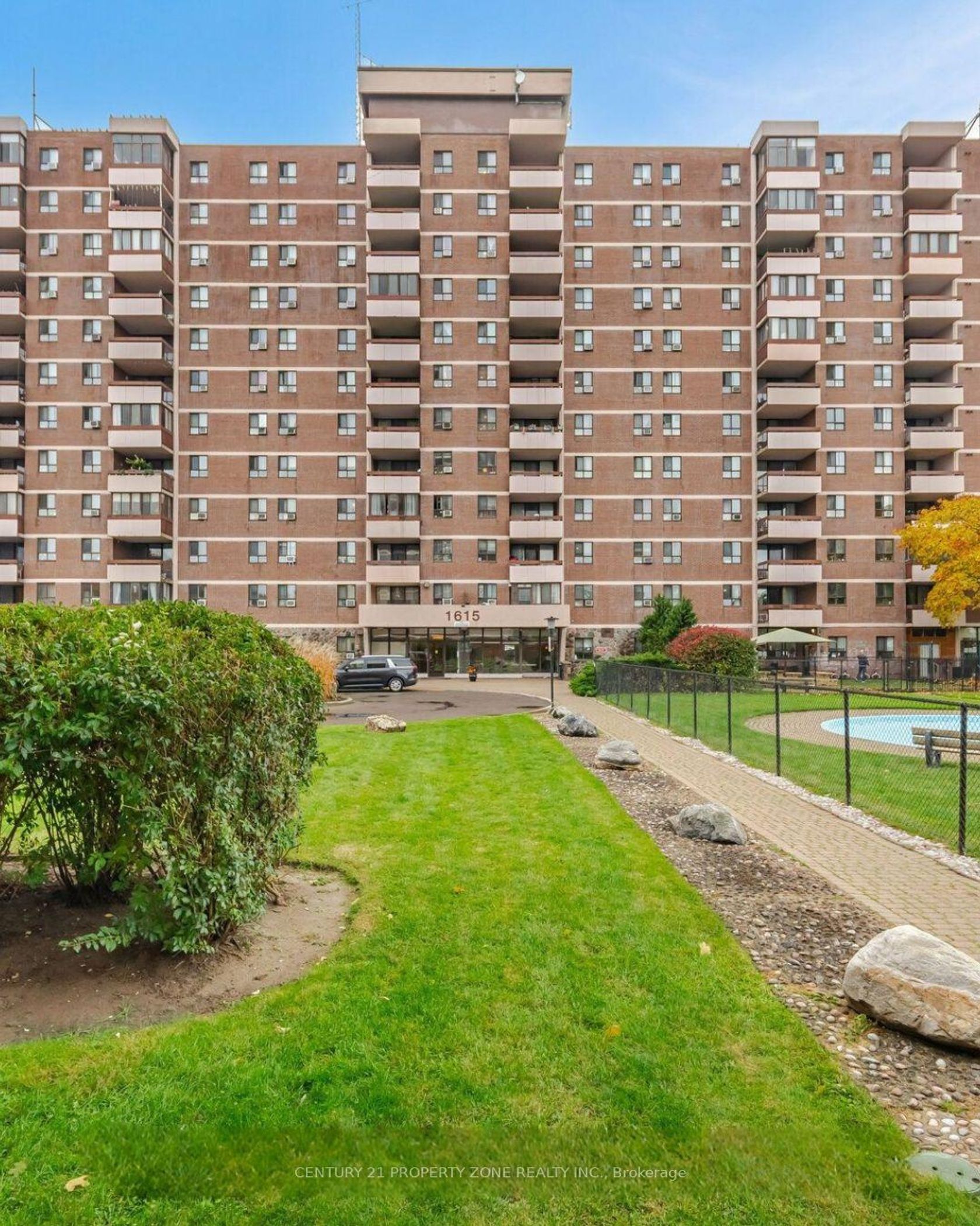 1021 - 1625 Bloor Street, Applewood, Mississauga 