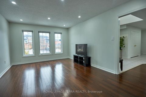 Photo 8 at 59 Russell Hill Drive, Painswick South, Barrie