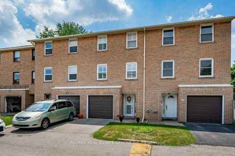 Photo 2 at 47 - 7255 Dooley Drive, Malton, Mississauga