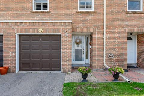 Photo 3 at 47 - 7255 Dooley Drive, Malton, Mississauga