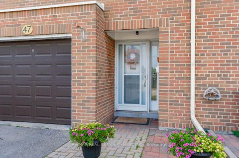 Photo 4 at 47 - 7255 Dooley Drive, Malton, Mississauga