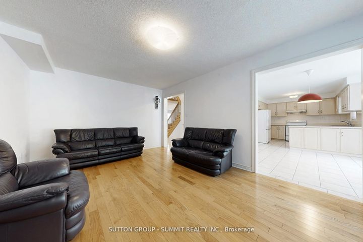 Photo 5 at 5525 Fleur-De-Lis, East Credit, Mississauga