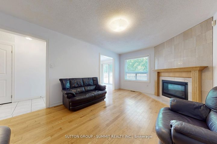 Photo 6 at 5525 Fleur-De-Lis, East Credit, Mississauga