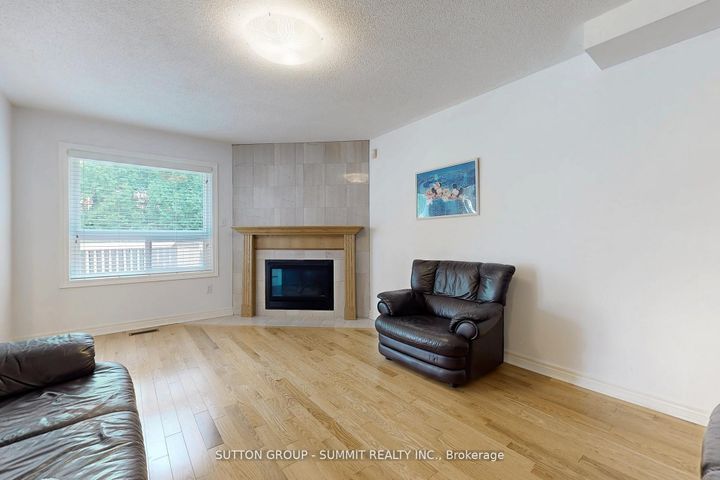 Photo 7 at 5525 Fleur-De-Lis, East Credit, Mississauga