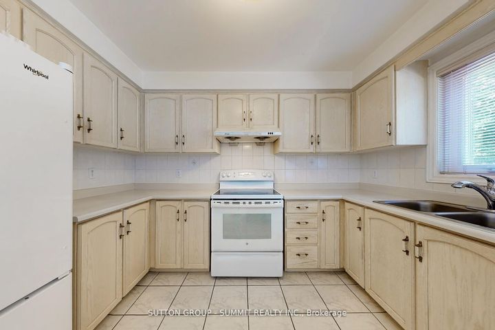 Photo 8 at 5525 Fleur-De-Lis, East Credit, Mississauga