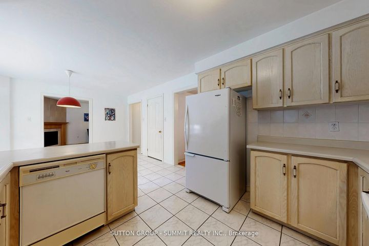 Photo 9 at 5525 Fleur-De-Lis, East Credit, Mississauga