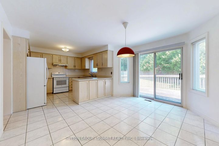 Photo 12 at 5525 Fleur-De-Lis, East Credit, Mississauga