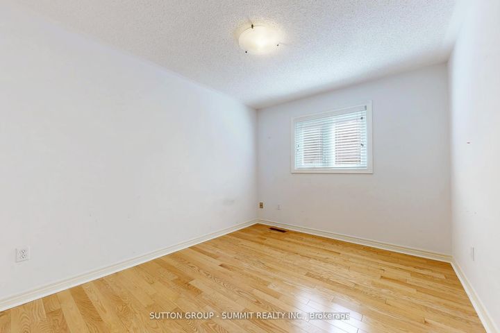 Photo 14 at 5525 Fleur-De-Lis, East Credit, Mississauga