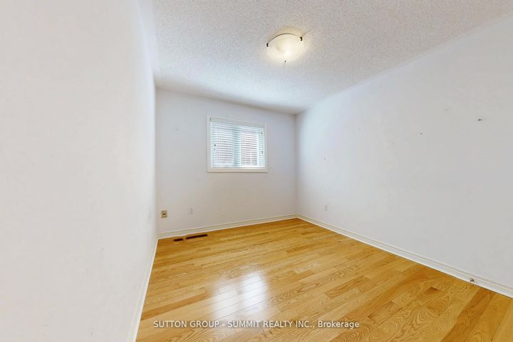 Photo 15 at 5525 Fleur-De-Lis, East Credit, Mississauga