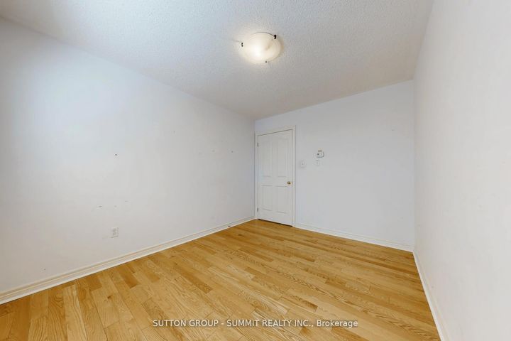 Photo 16 at 5525 Fleur-De-Lis, East Credit, Mississauga