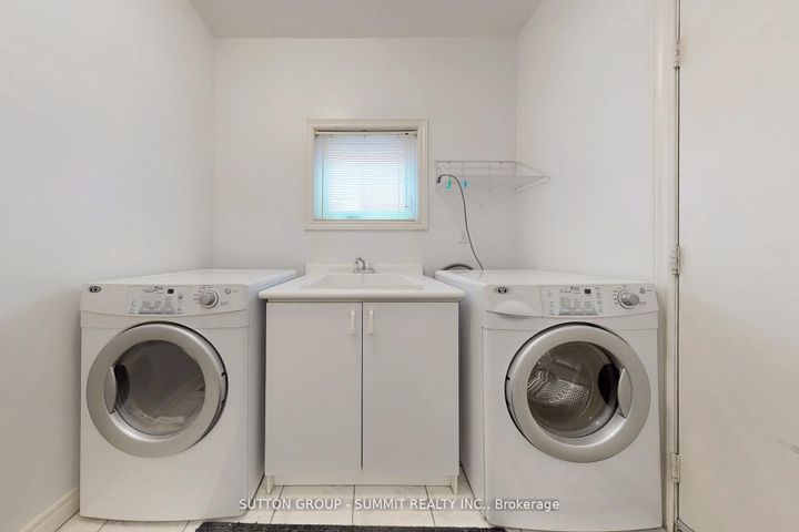 Photo 20 at 5525 Fleur-De-Lis, East Credit, Mississauga