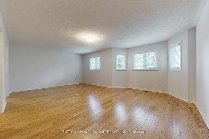 Photo 23 at 5525 Fleur-De-Lis, East Credit, Mississauga