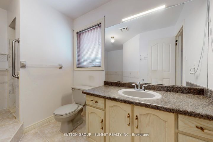 Photo 25 at 5525 Fleur-De-Lis, East Credit, Mississauga