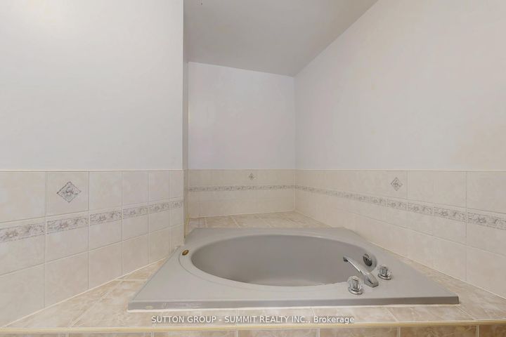 Photo 26 at 5525 Fleur-De-Lis, East Credit, Mississauga