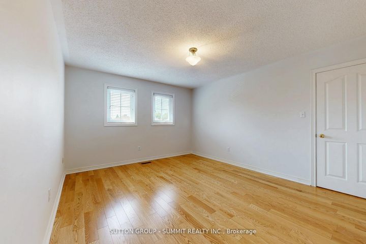 Photo 31 at 5525 Fleur-De-Lis, East Credit, Mississauga