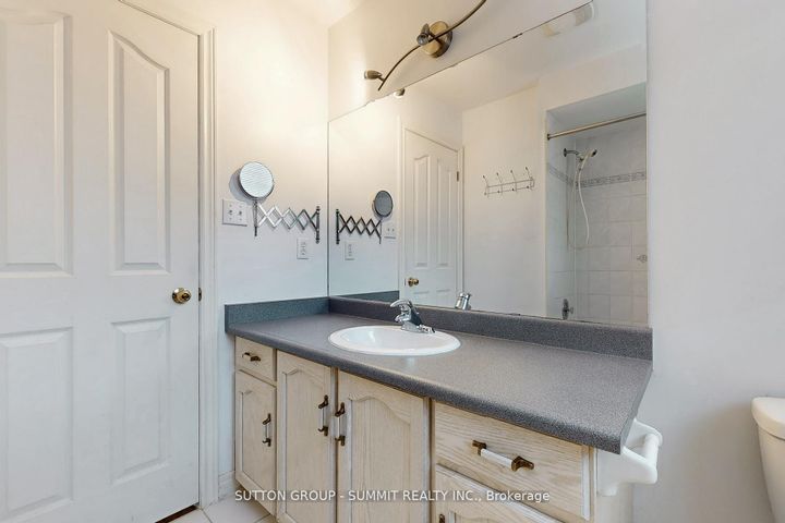 Photo 38 at 5525 Fleur-De-Lis, East Credit, Mississauga