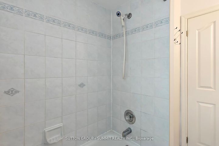 Photo 39 at 5525 Fleur-De-Lis, East Credit, Mississauga