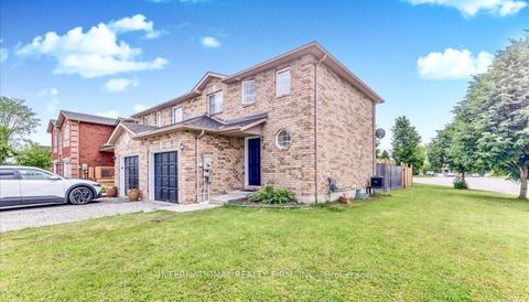 Photo 2 at 15 Hewitt Place, Georgian Drive, Barrie