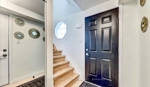 Photo 3 at 15 Hewitt Place, Georgian Drive, Barrie