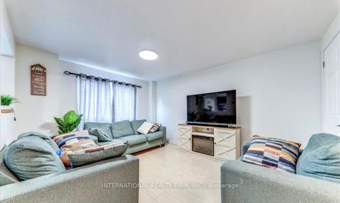 Photo 4 at 15 Hewitt Place, Georgian Drive, Barrie