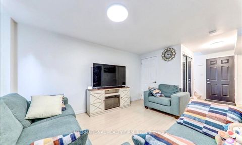 Photo 6 at 15 Hewitt Place, Georgian Drive, Barrie