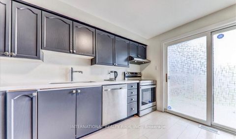 Photo 8 at 15 Hewitt Place, Georgian Drive, Barrie