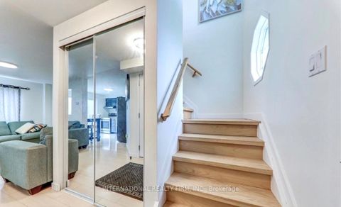 Photo 10 at 15 Hewitt Place, Georgian Drive, Barrie