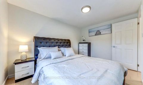 Photo 14 at 15 Hewitt Place, Georgian Drive, Barrie