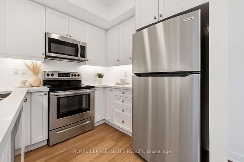 Photo 5 at 228 - 50 Lakebreeze Drive, Newcastle, Clarington