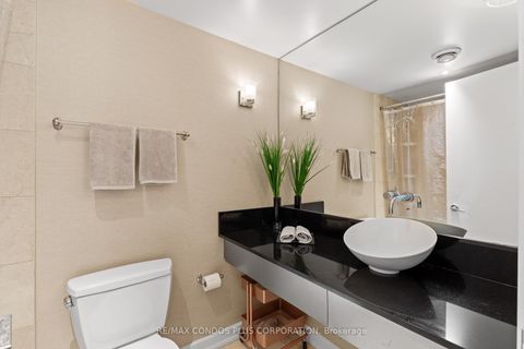 Photo 13 at 930 - 36 Blue Jays Way, Waterfront Communities C1, Toronto