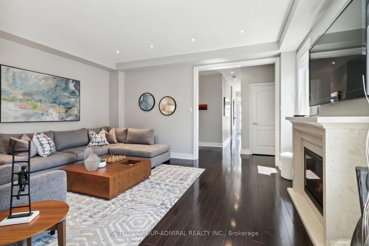 Photo 7 at 67 Bristlewood Crescent, Patterson, Vaughan