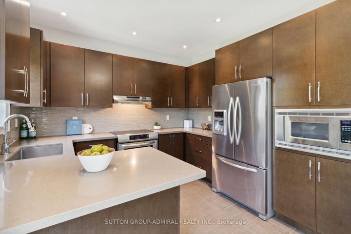 Photo 13 at 67 Bristlewood Crescent, Patterson, Vaughan