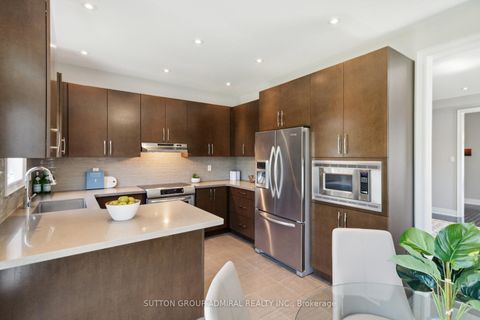 Photo 12 at 67 Bristlewood Crescent, Patterson, Vaughan