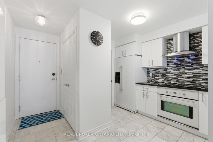 Photo 5 at 1112 - 2111 Lakeshore Boulevard W, Mimico, Toronto