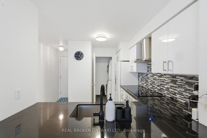 Photo 9 at 1112 - 2111 Lakeshore Boulevard W, Mimico, Toronto