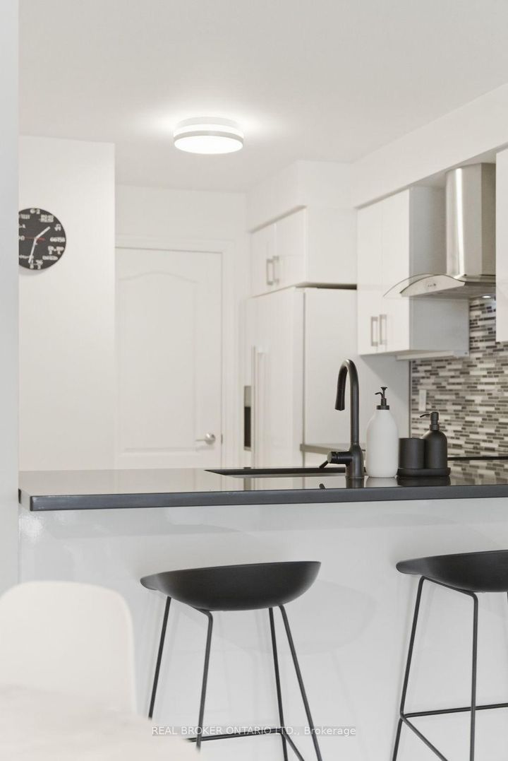 Photo 10 at 1112 - 2111 Lakeshore Boulevard W, Mimico, Toronto